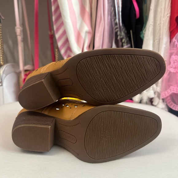 Frye & Co. Sienna "Camel" Cut Out Bootie Ankle Boot Size 6 - Picture 9 of 9